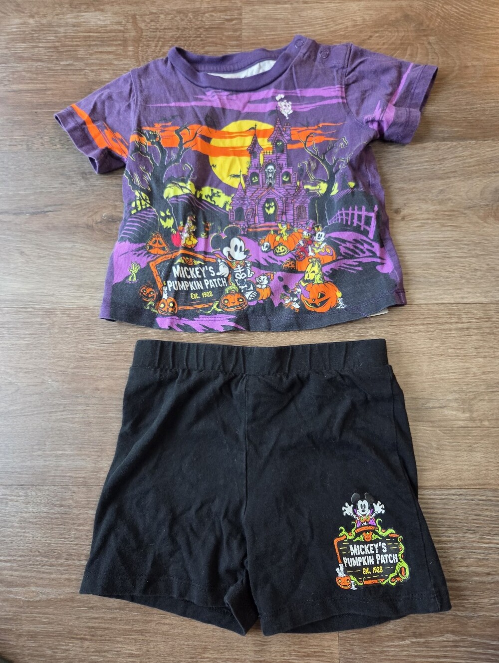 Mickeys pumpkin patch 2 piece baby outfit Halloween Disneyland size 18-24m